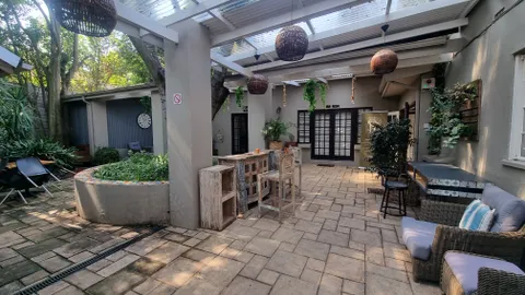 4 Ashwold, Saxonwold